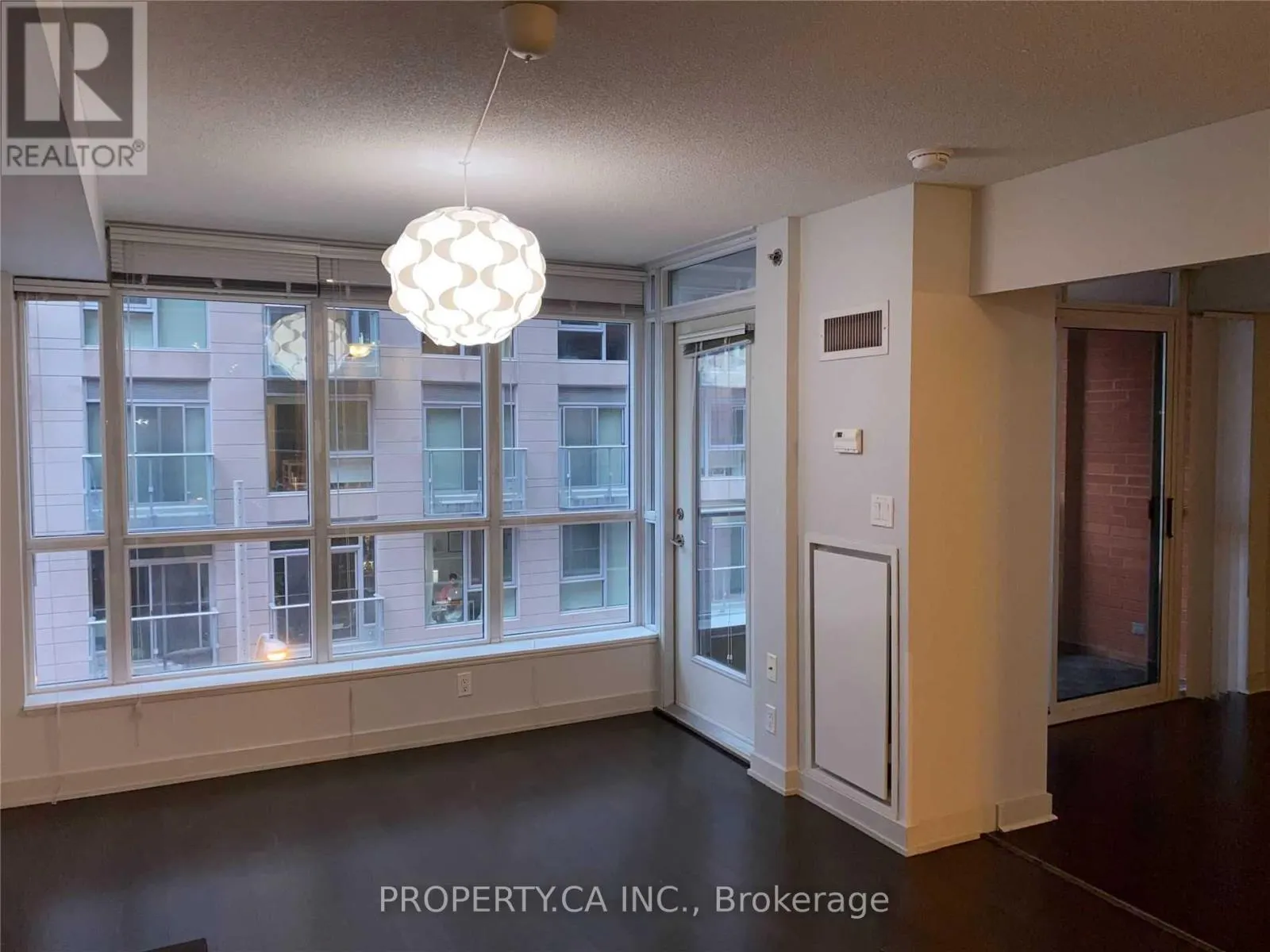 #411 - 21 NELSON STREET