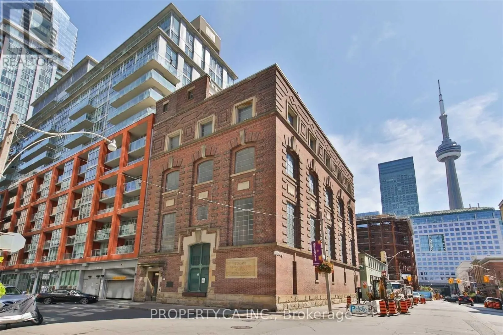 #411 - 21 NELSON STREET