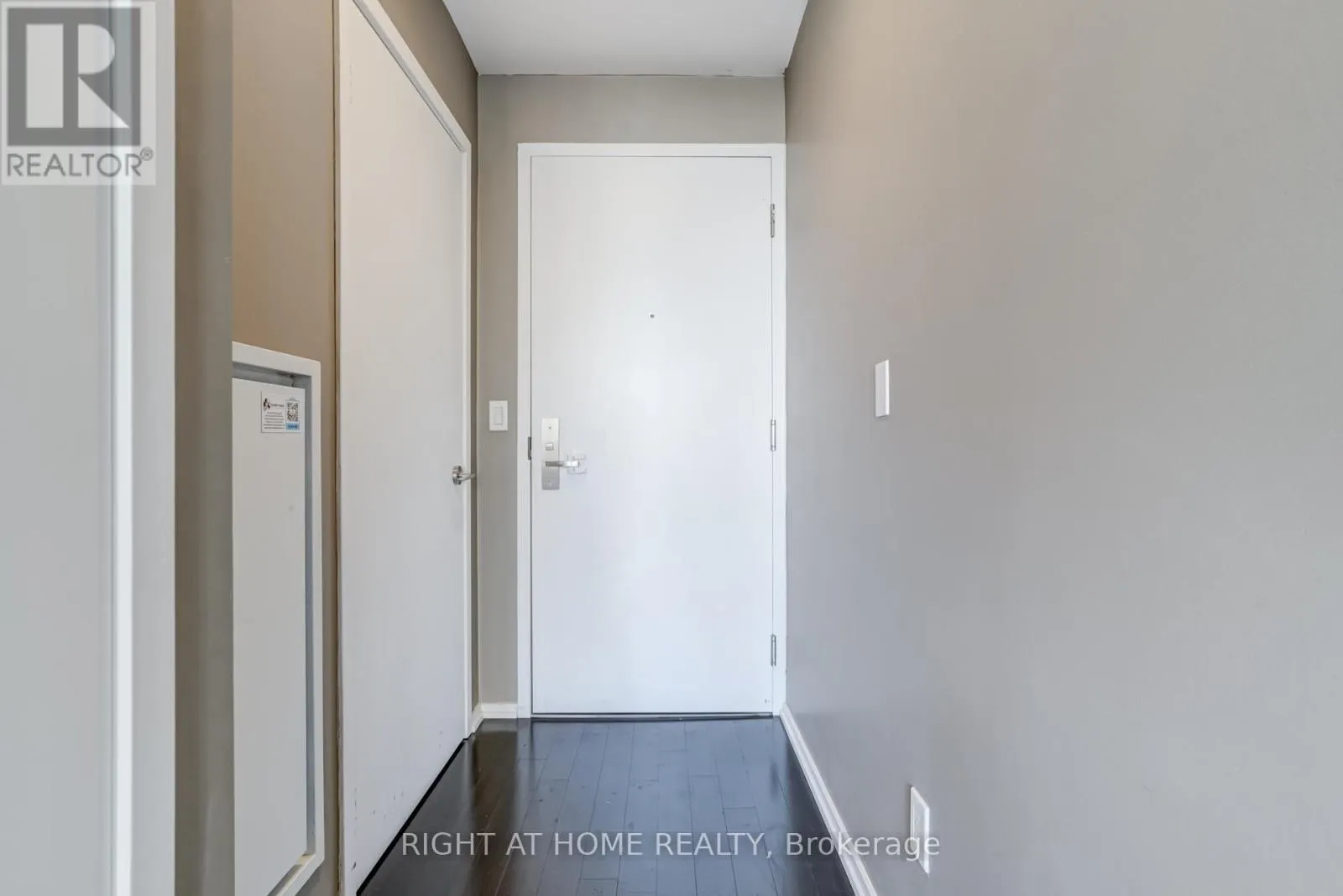 1109 - 75 ST NICHOLAS STREET