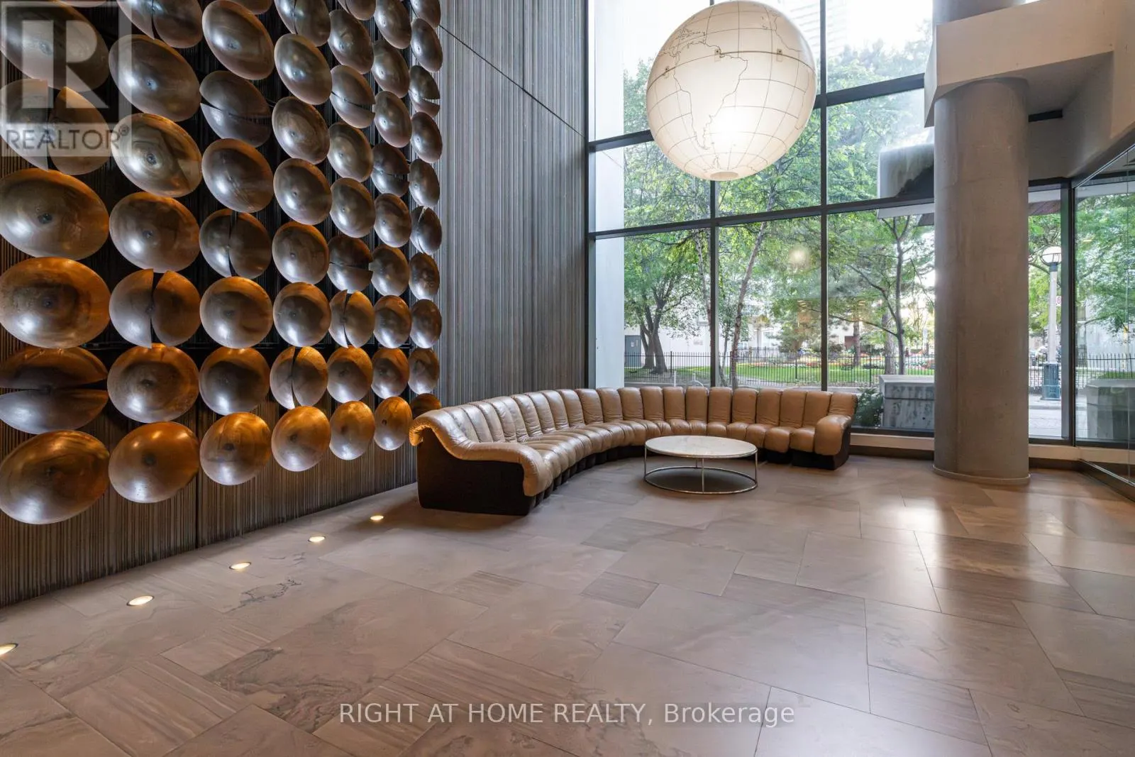 1109 - 75 ST NICHOLAS STREET