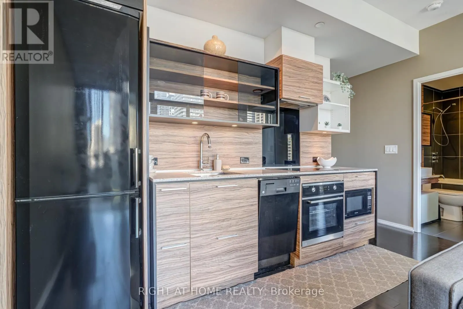 1109 - 75 ST NICHOLAS STREET