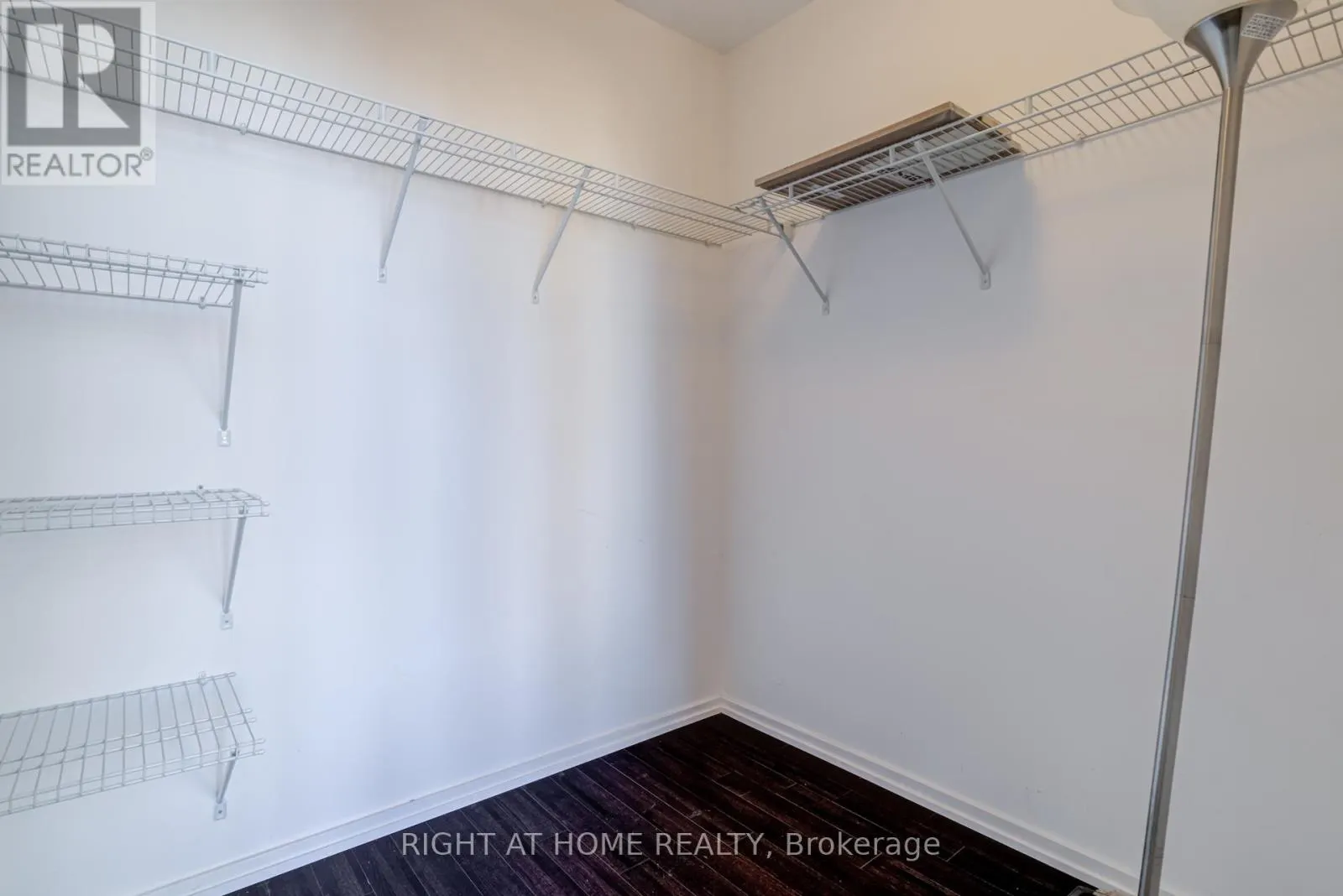 1109 - 75 ST NICHOLAS STREET