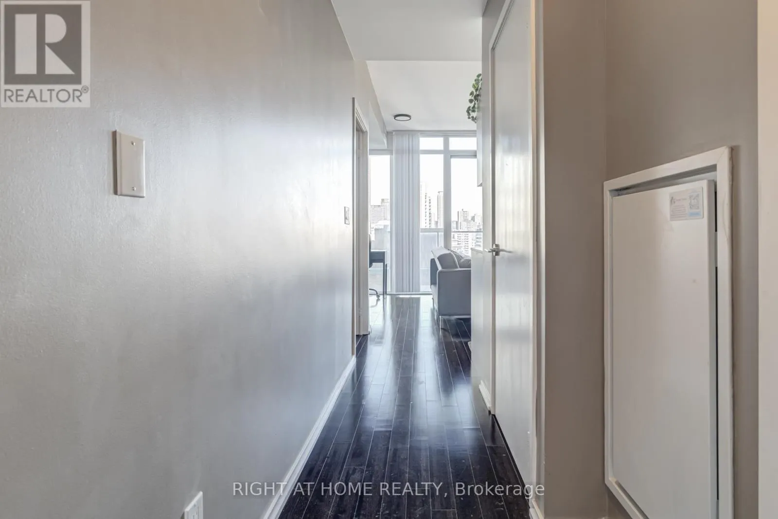 1109 - 75 ST NICHOLAS STREET