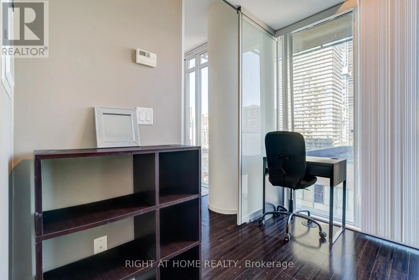 1109 - 75 ST NICHOLAS STREET