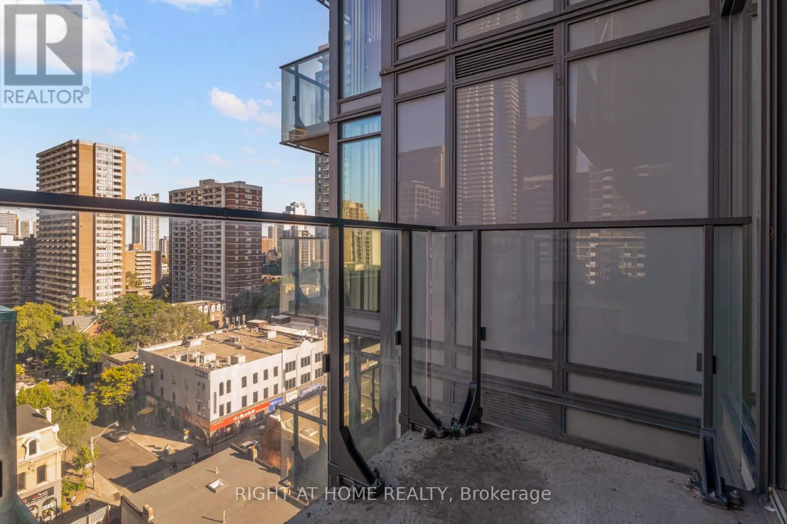 1109 - 75 ST NICHOLAS STREET