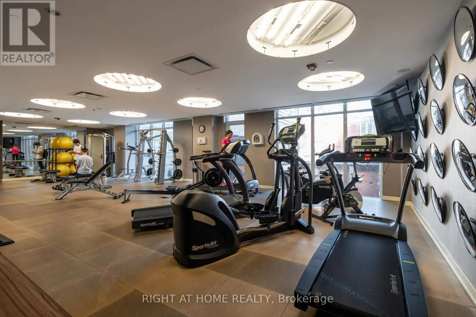 1109 - 75 ST NICHOLAS STREET