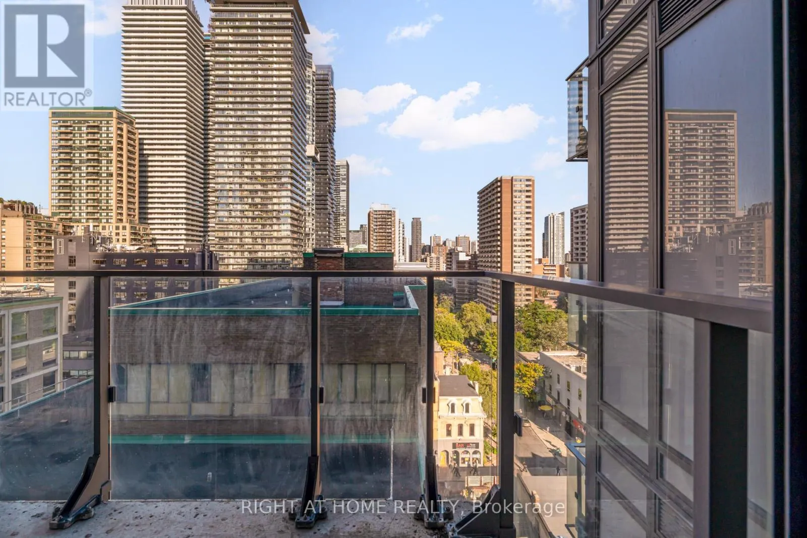 1109 - 75 ST NICHOLAS STREET