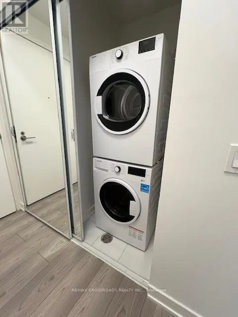 1214 - 120 BROADWAY AVENUE