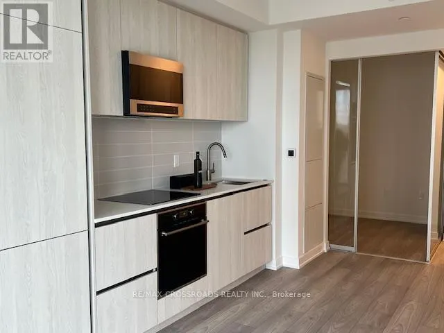 1214 - 120 BROADWAY AVENUE