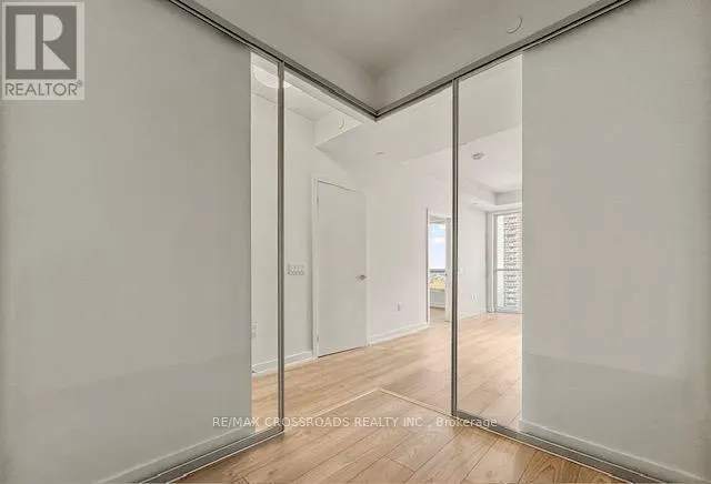 1214 - 120 BROADWAY AVENUE