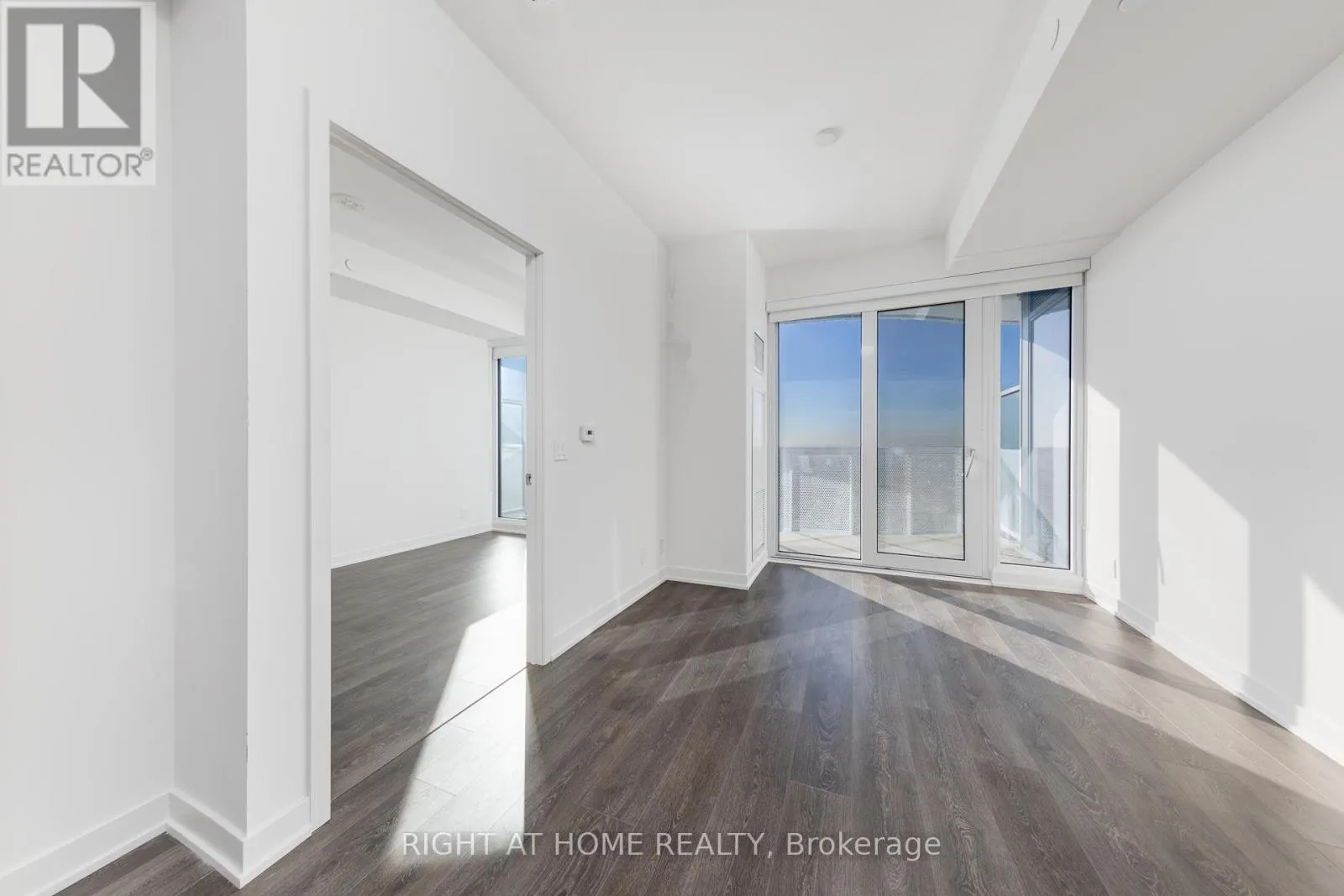 2503 - 15 HOLMES AVENUE