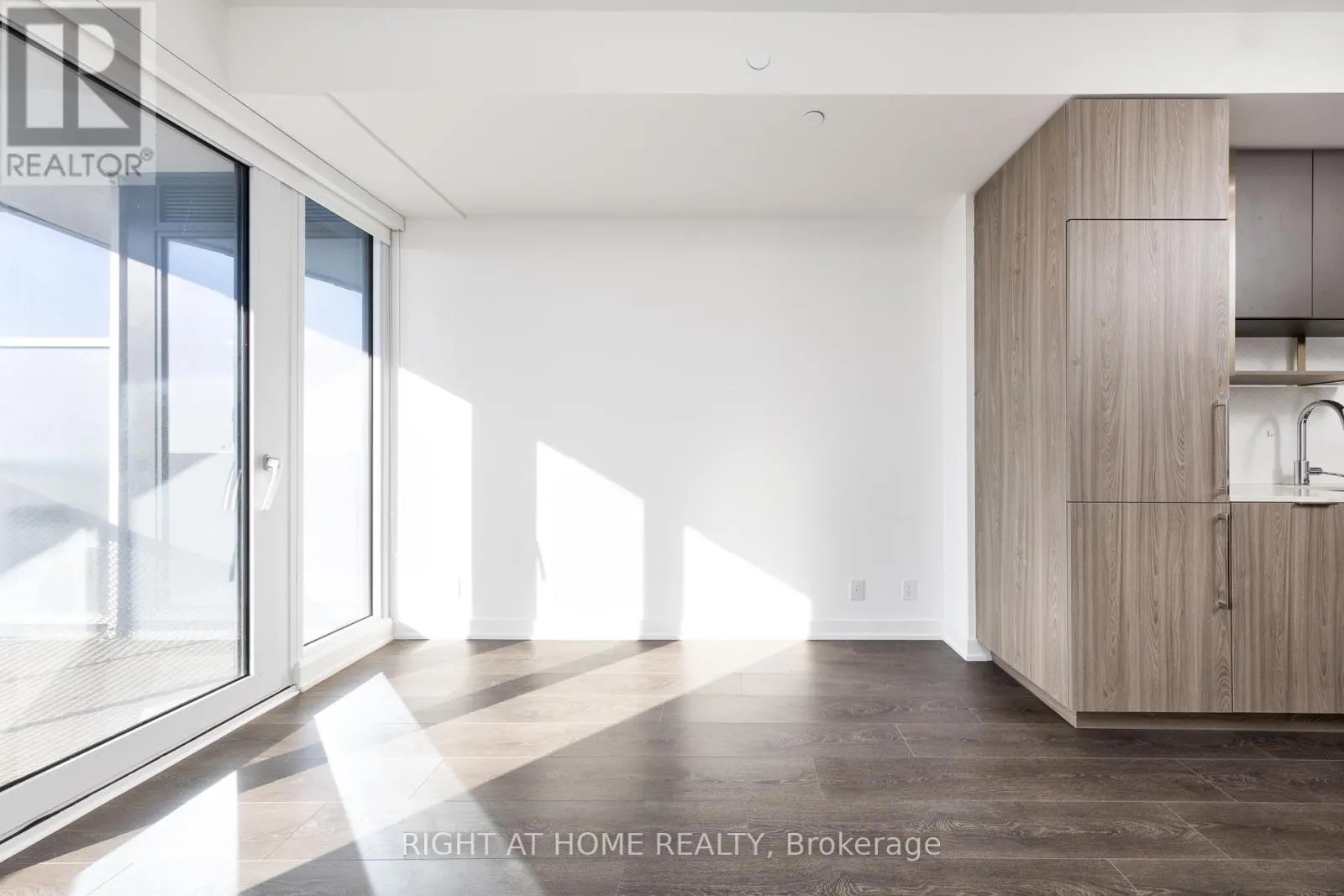 2503 - 15 HOLMES AVENUE