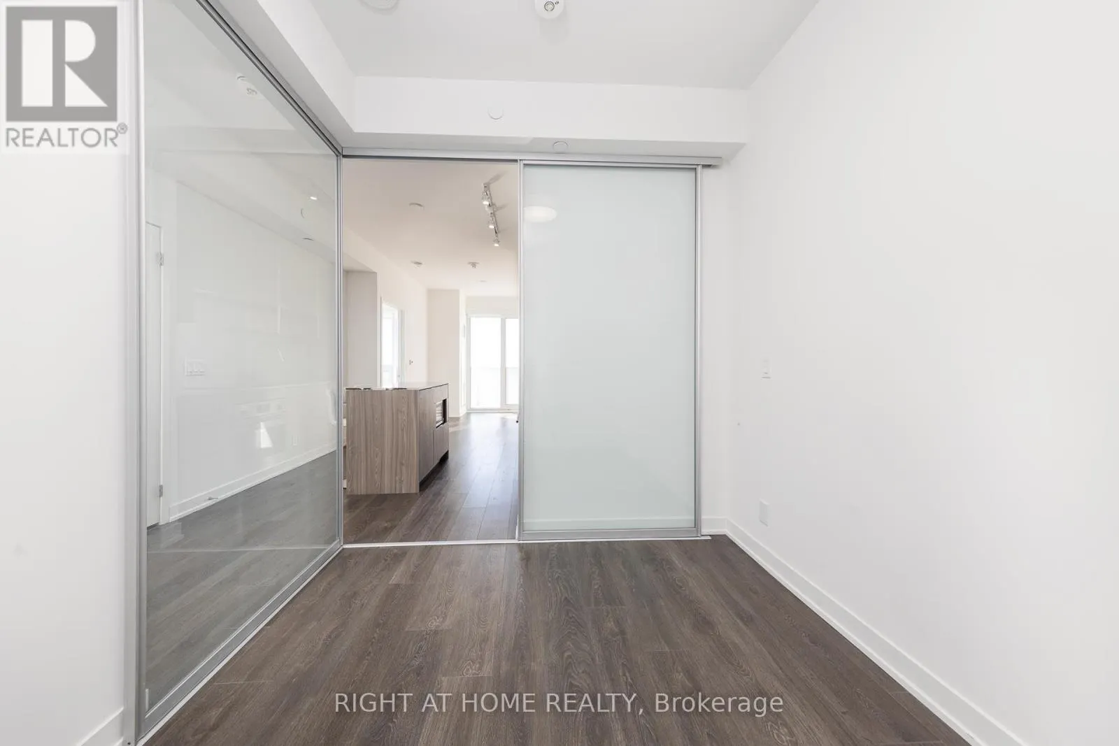 2503 - 15 HOLMES AVENUE