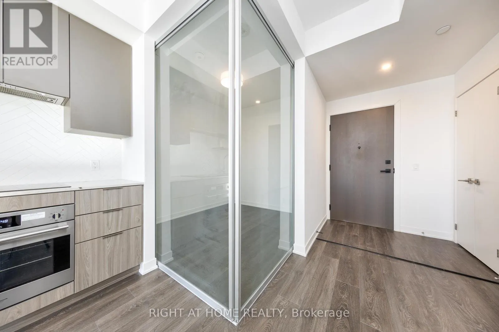 2503 - 15 HOLMES AVENUE