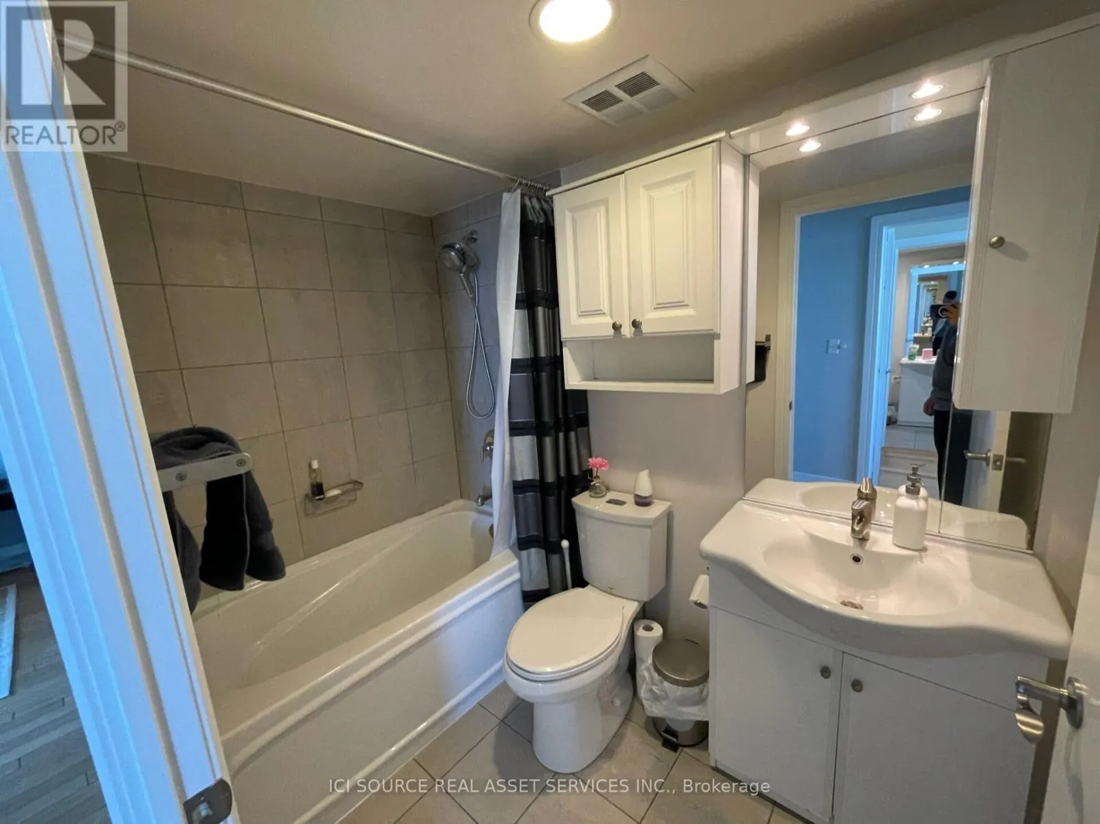 1610 - 16 HARRISON GARDEN BOULEVARD