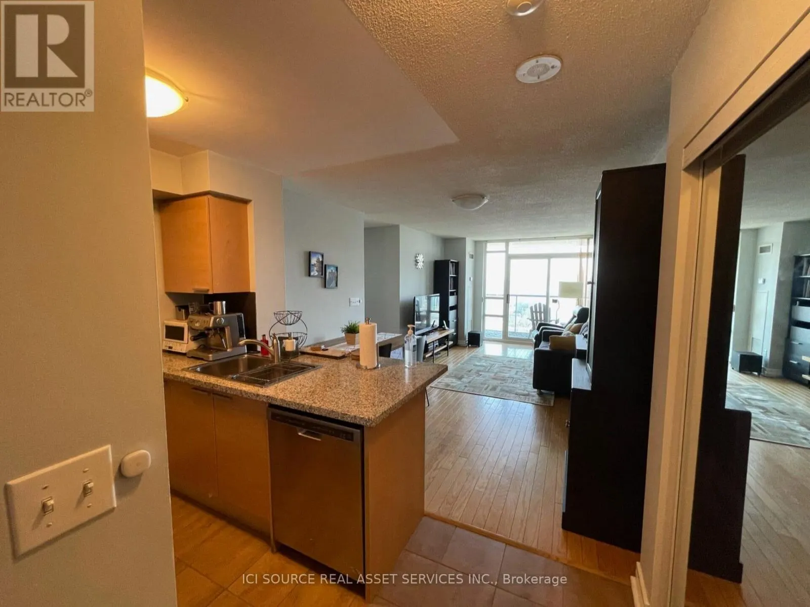 1610 - 16 HARRISON GARDEN BOULEVARD