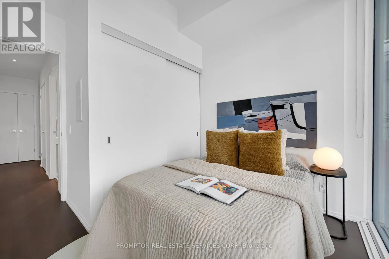 1732 - 8 HILLSDALE AVENUE E