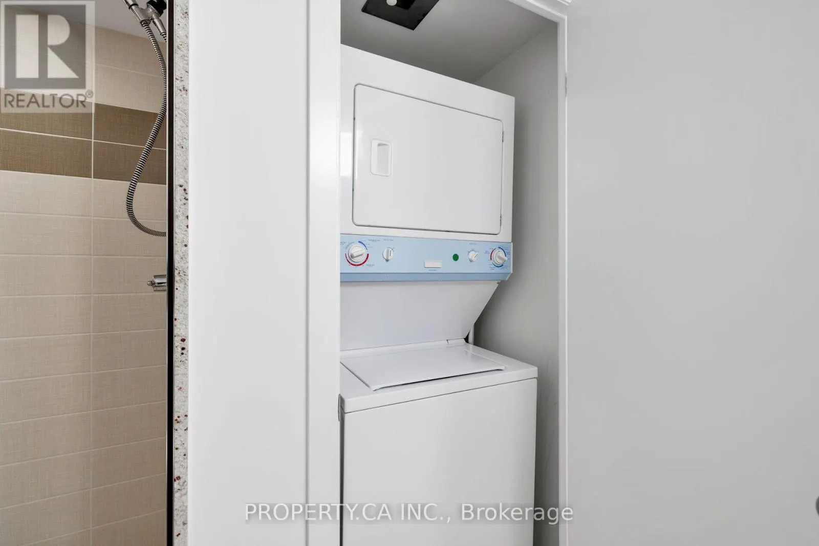 1604 - 33 BAY STREET