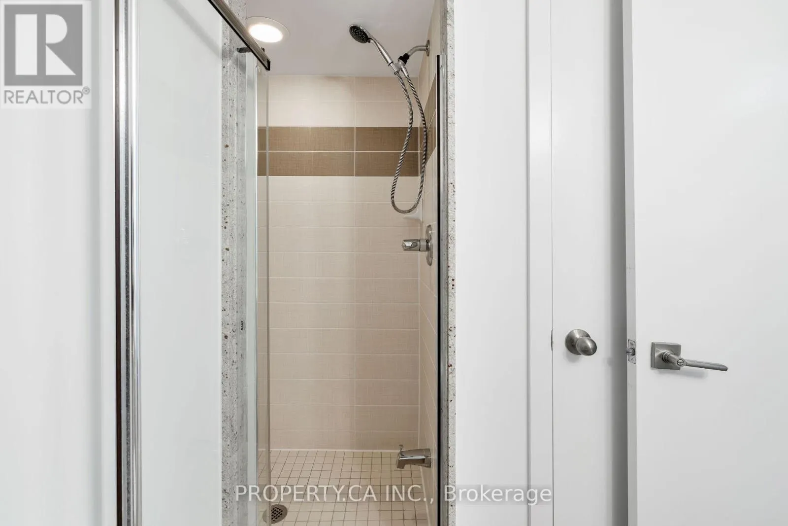 1604 - 33 BAY STREET