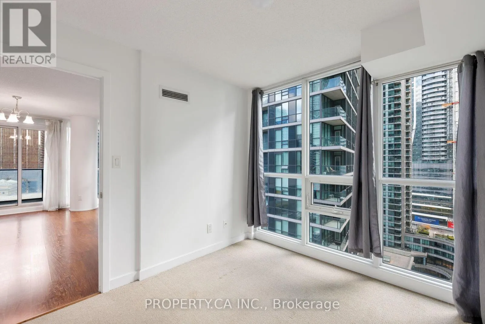 1604 - 33 BAY STREET