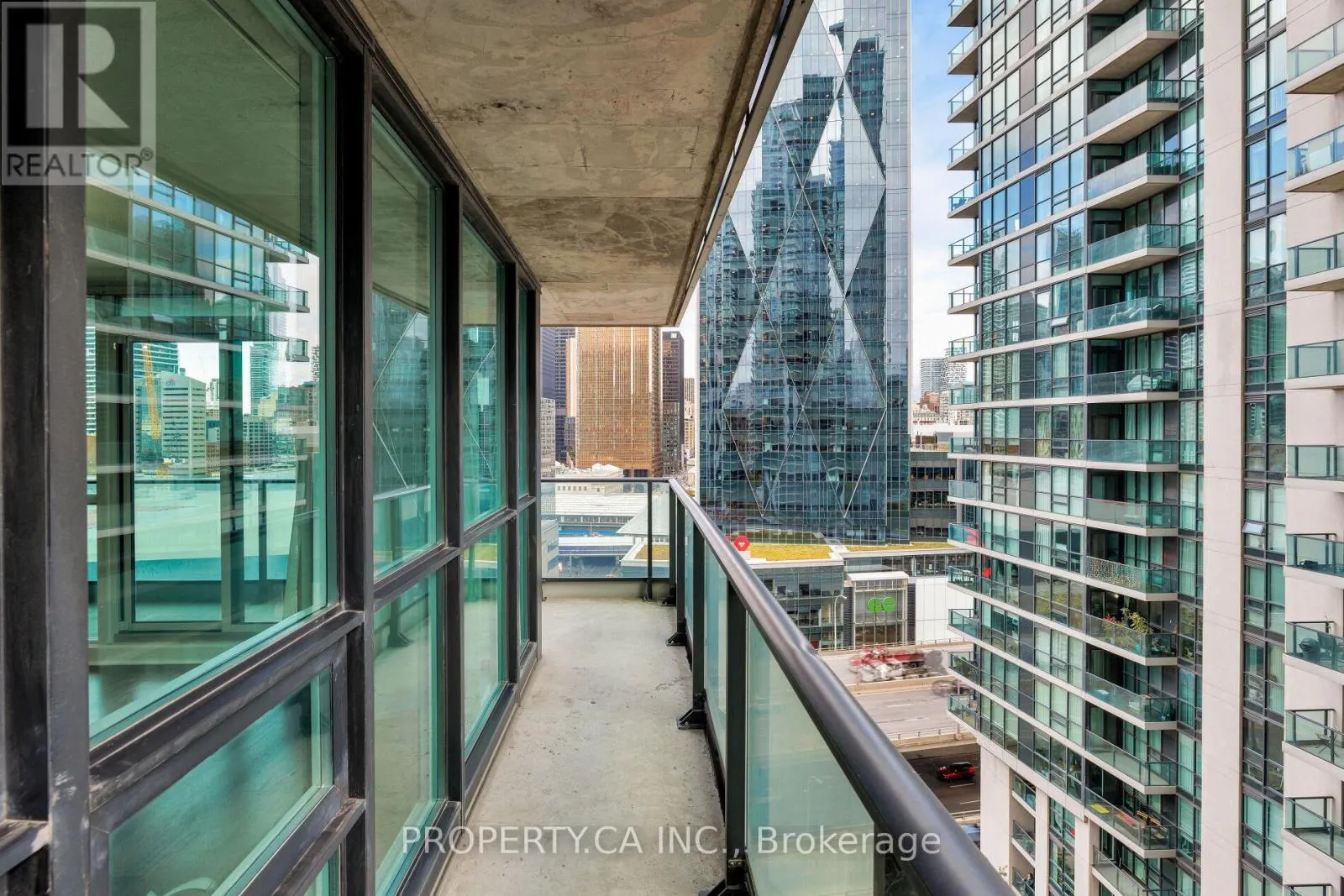 1604 - 33 BAY STREET