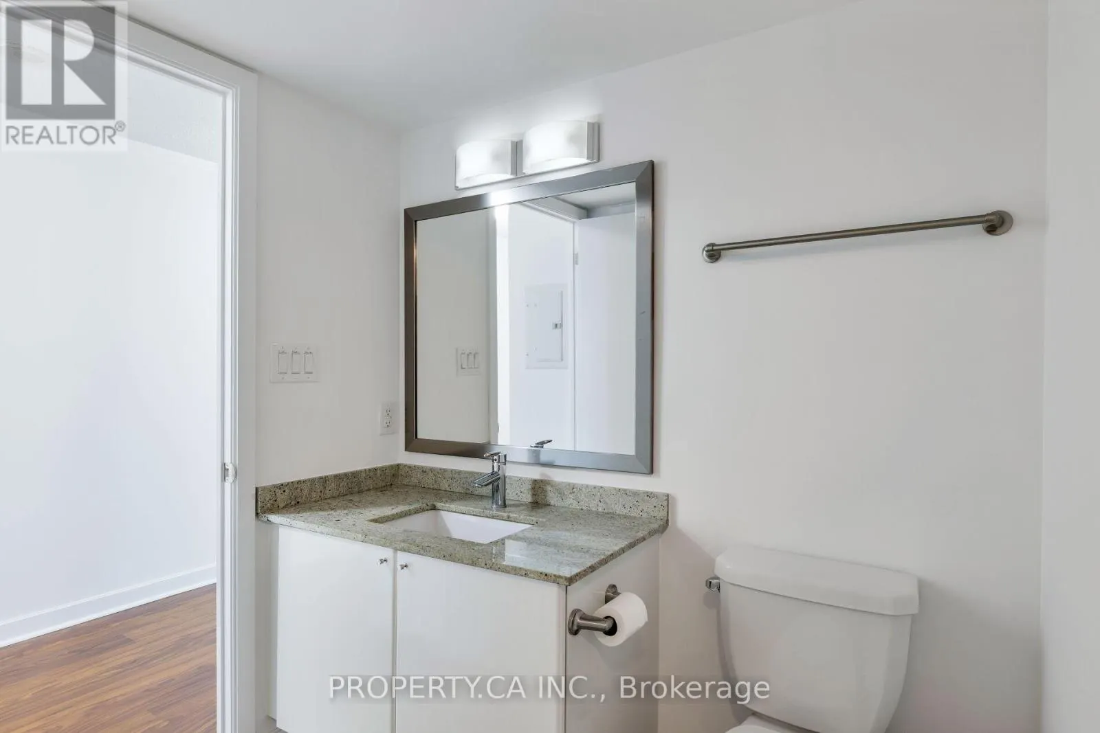 1604 - 33 BAY STREET