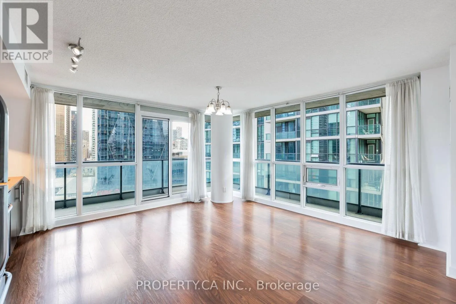 1604 - 33 BAY STREET