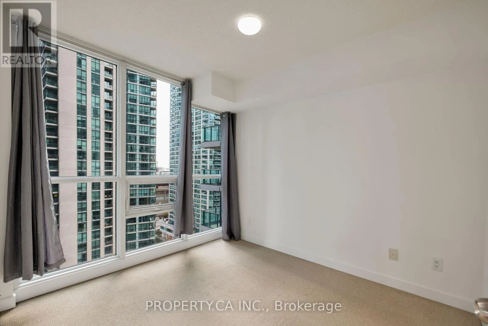 1604 - 33 BAY STREET