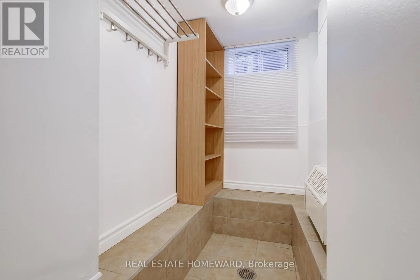 LOWER - 208 ONTARIO STREET