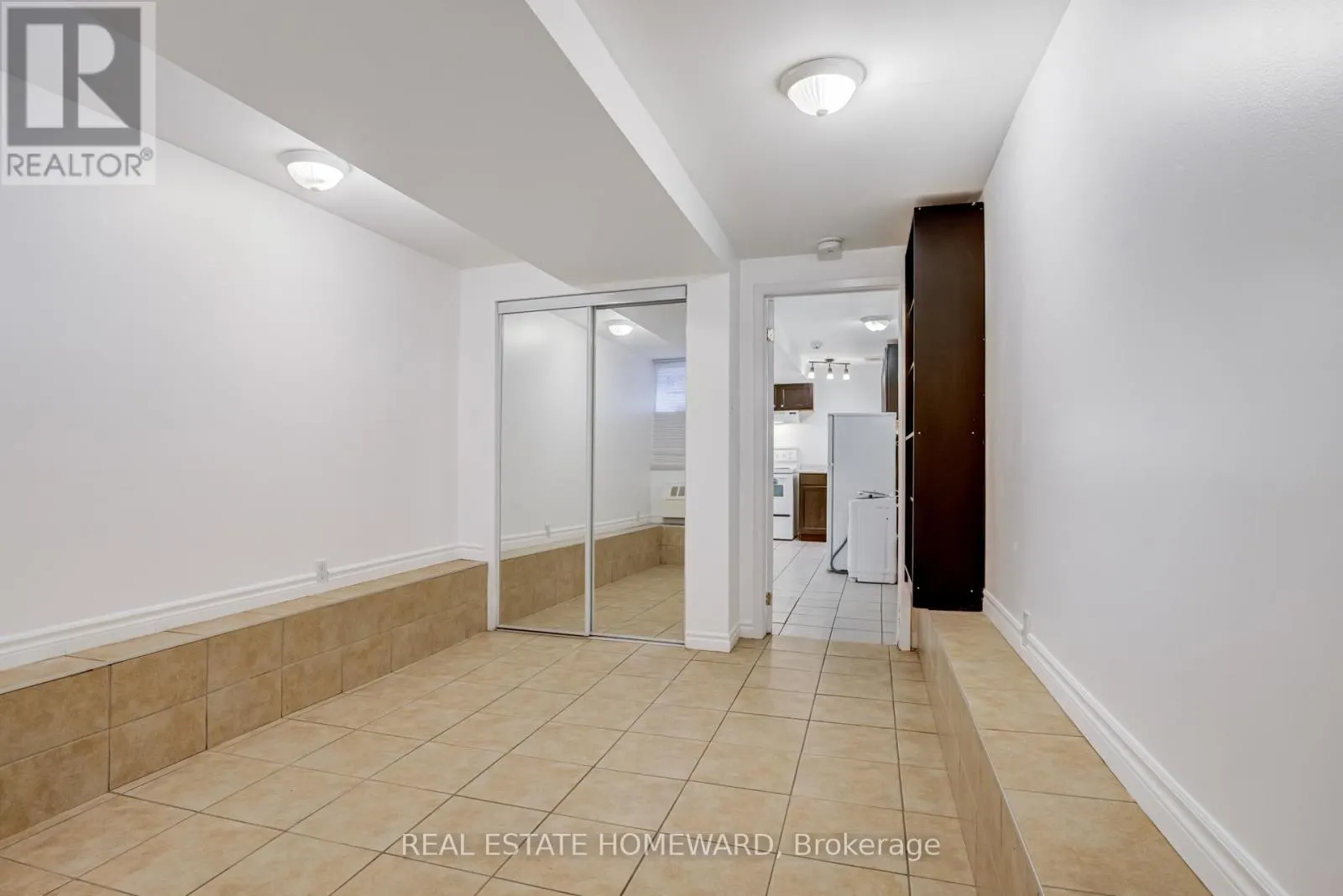 LOWER - 208 ONTARIO STREET