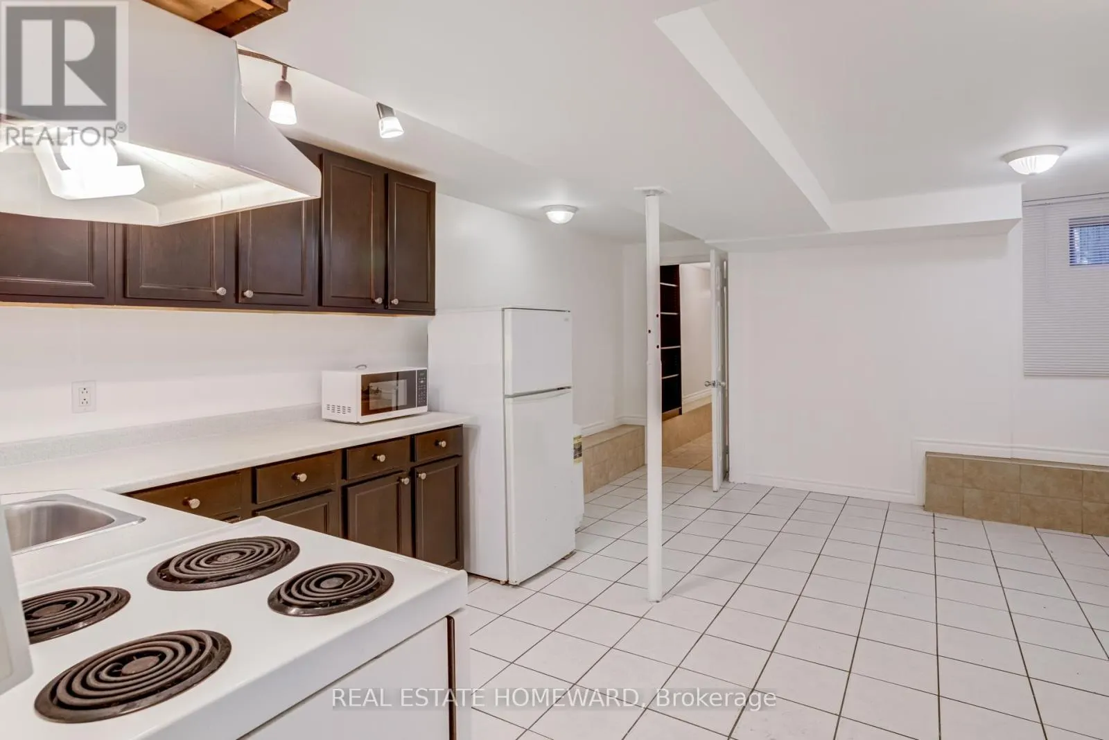 LOWER - 208 ONTARIO STREET