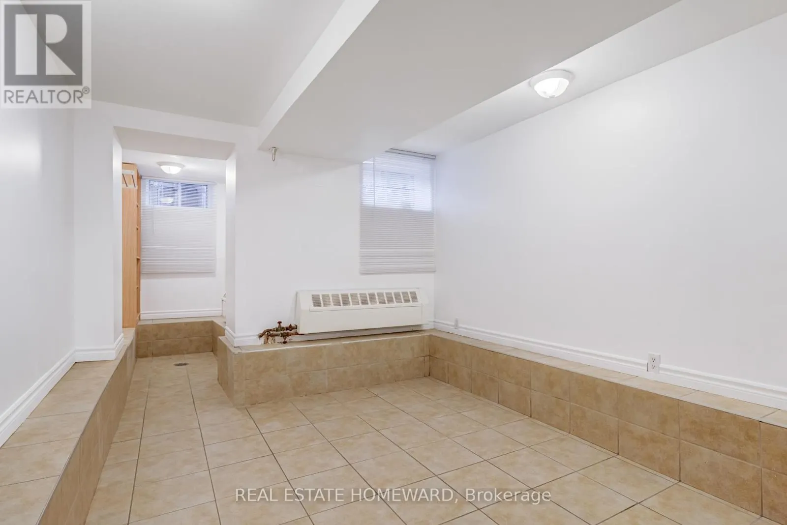 LOWER - 208 ONTARIO STREET