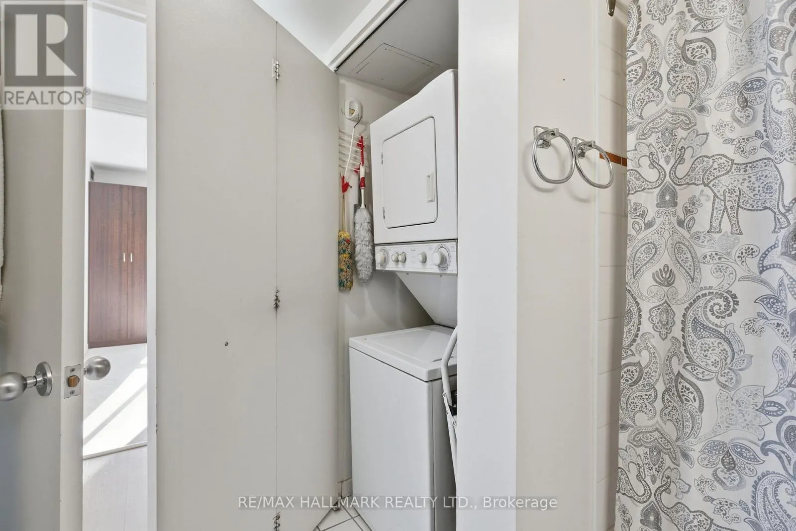 1801 - 21 OVERLEA BOULEVARD