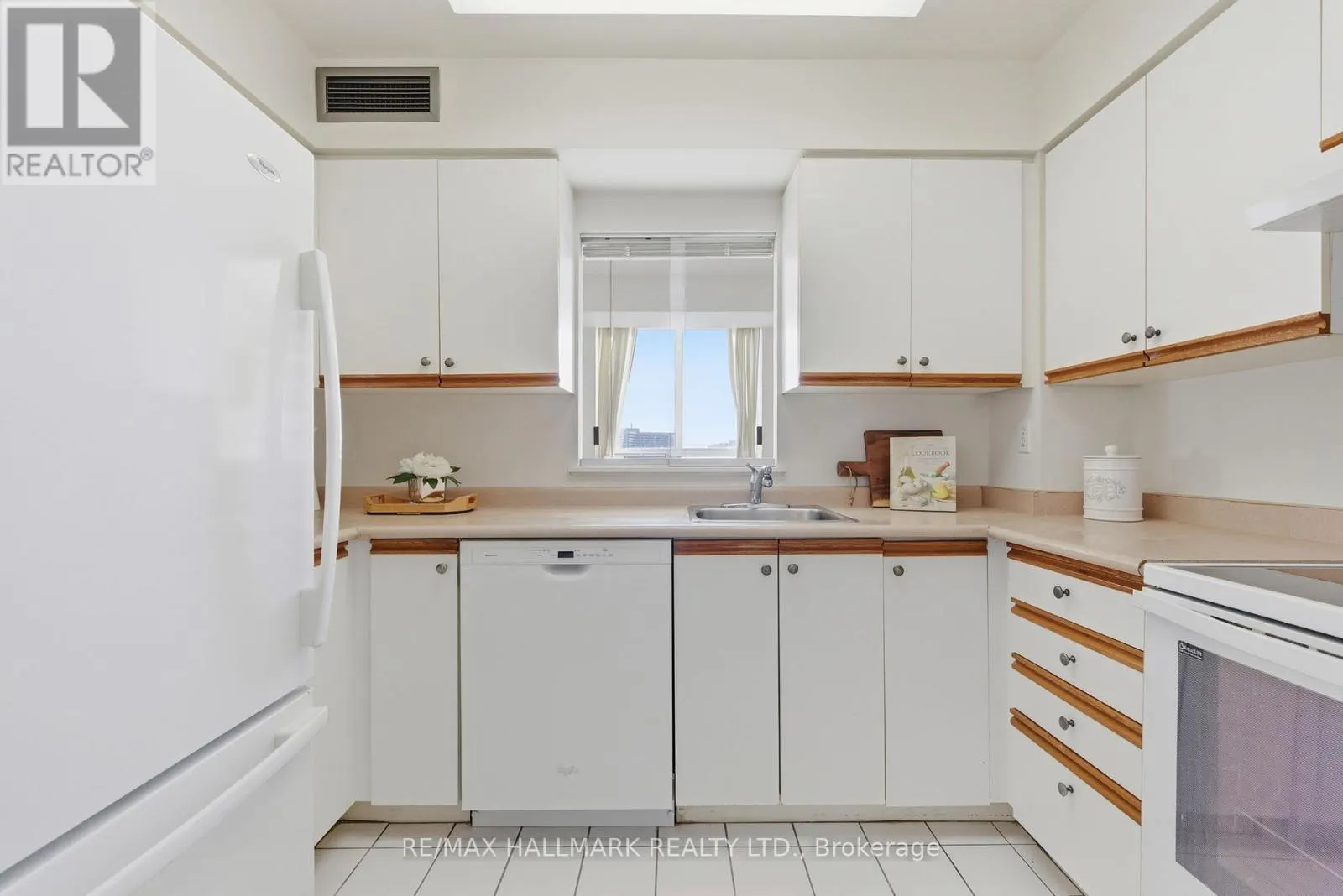 1801 - 21 OVERLEA BOULEVARD