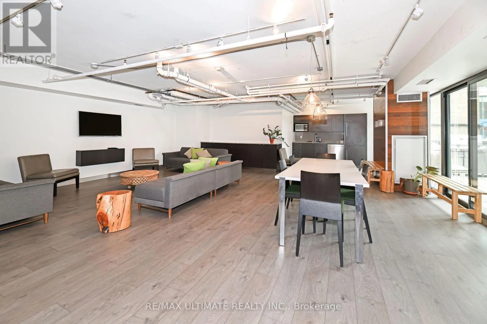 # 405 - 32 CAMDEN STREET