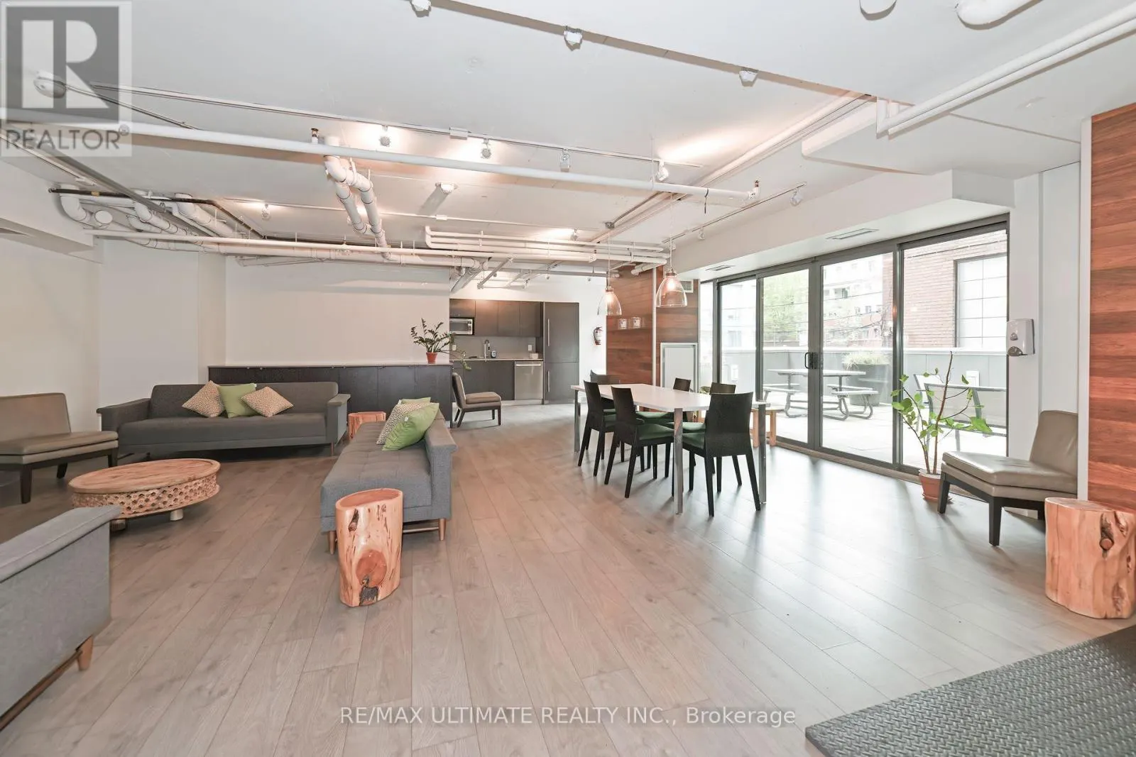 # 405 - 32 CAMDEN STREET