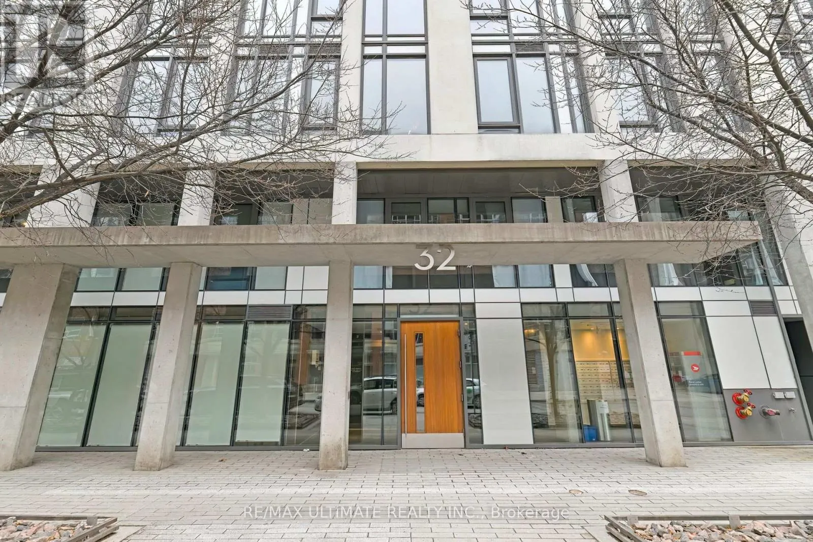 # 405 - 32 CAMDEN STREET