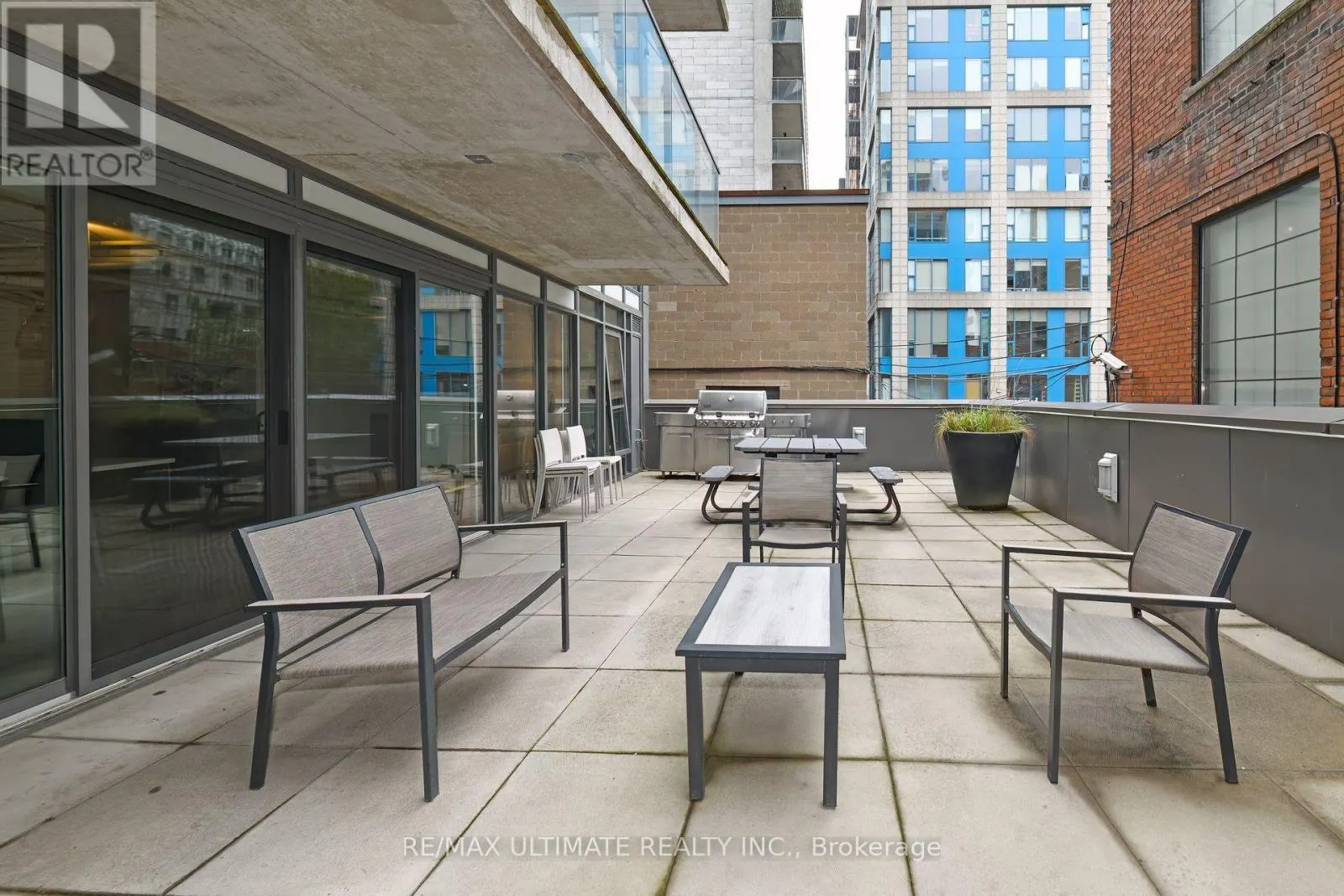 # 405 - 32 CAMDEN STREET