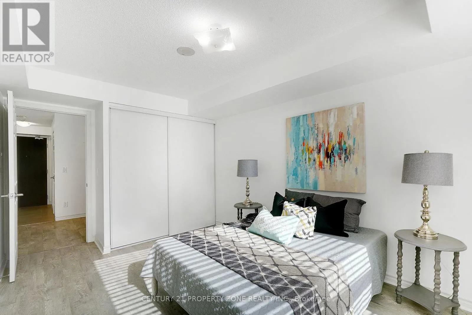 527 - 25 LOWER SIMCOE STREET