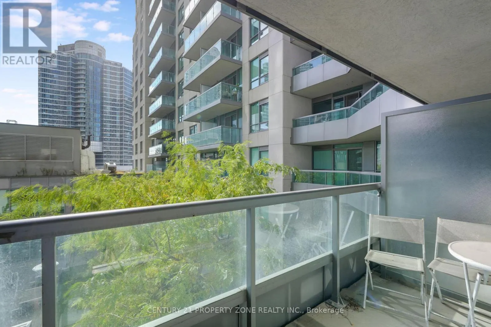 527 - 25 LOWER SIMCOE STREET