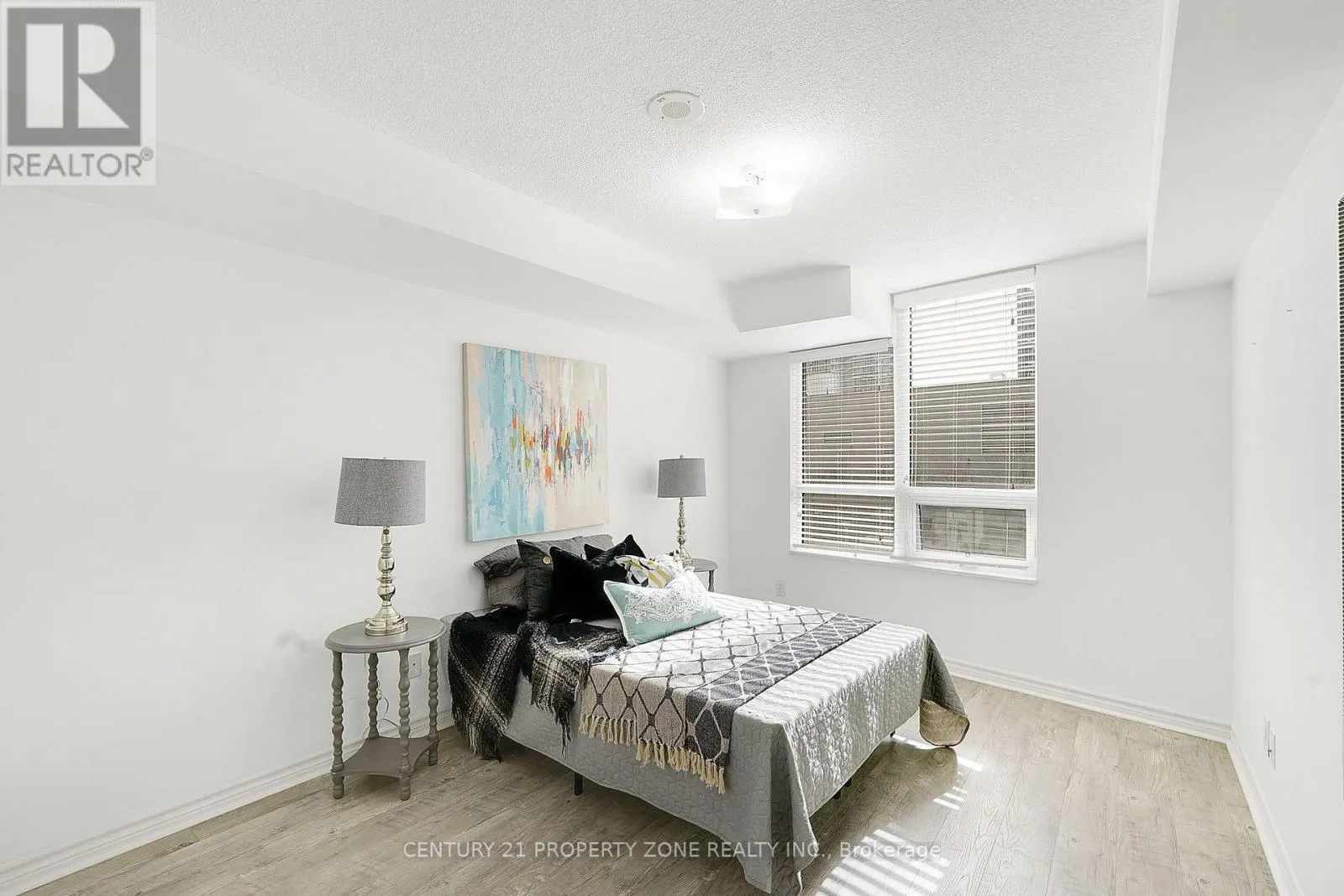 527 - 25 LOWER SIMCOE STREET