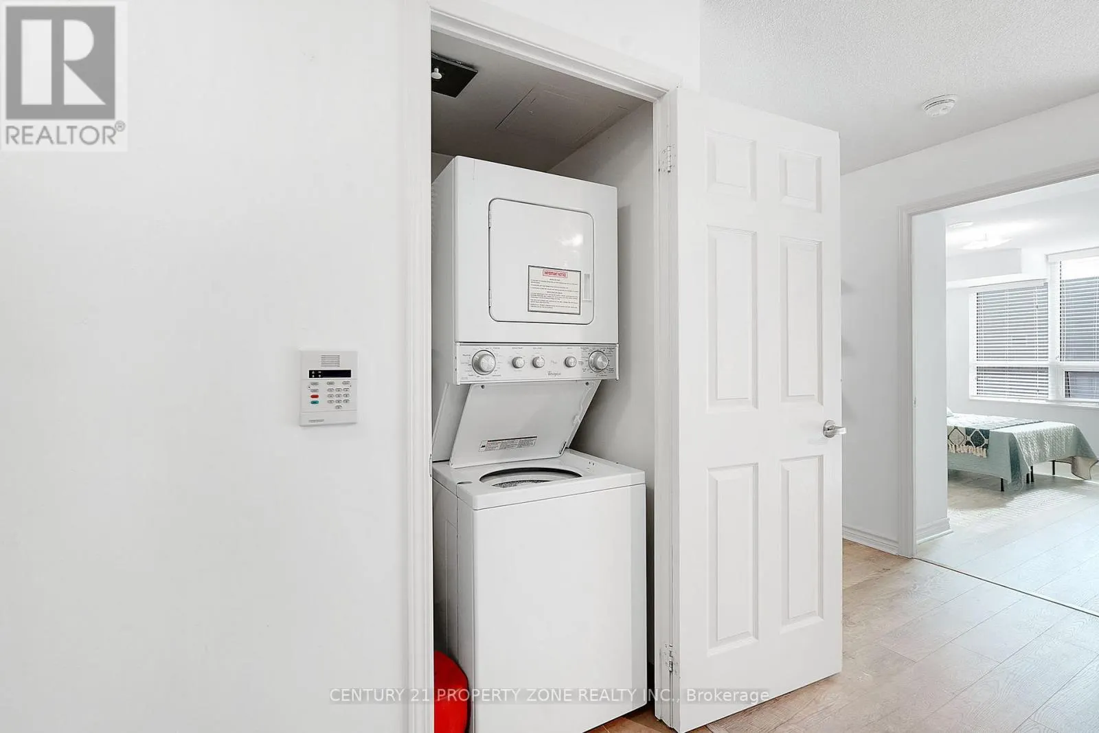 527 - 25 LOWER SIMCOE STREET