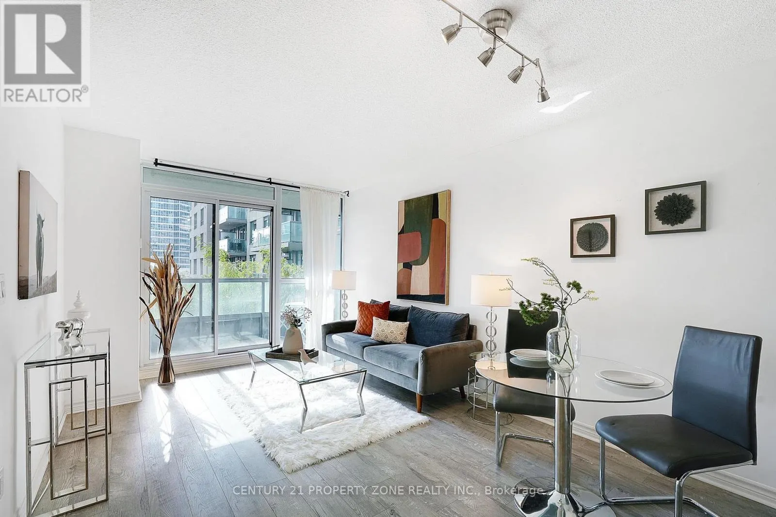 527 - 25 LOWER SIMCOE STREET