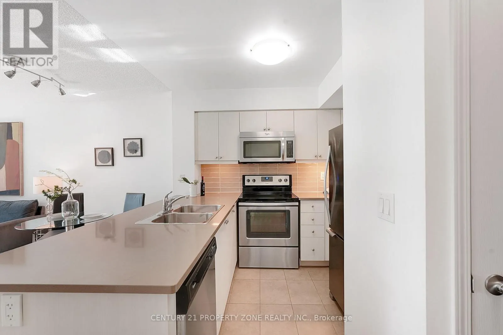 527 - 25 LOWER SIMCOE STREET