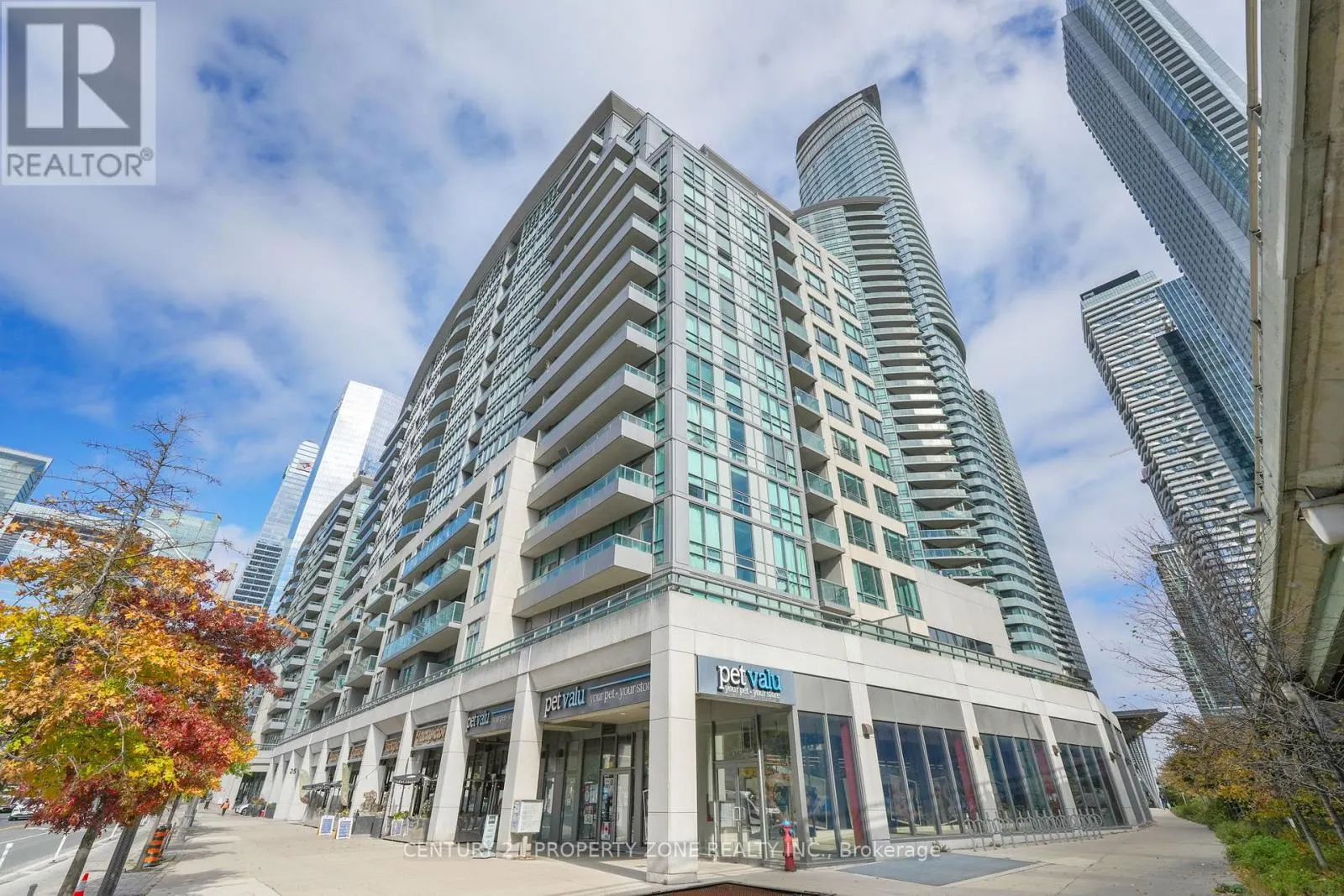 527 - 25 LOWER SIMCOE STREET