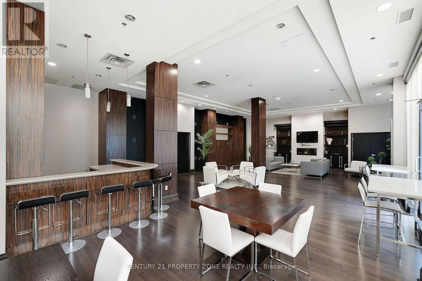 527 - 25 LOWER SIMCOE STREET