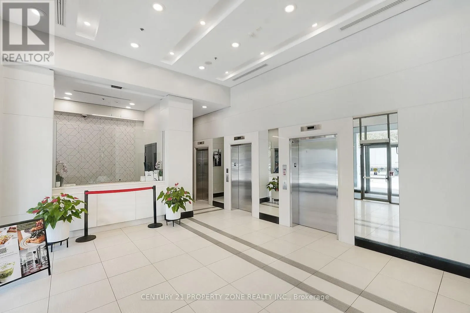 527 - 25 LOWER SIMCOE STREET