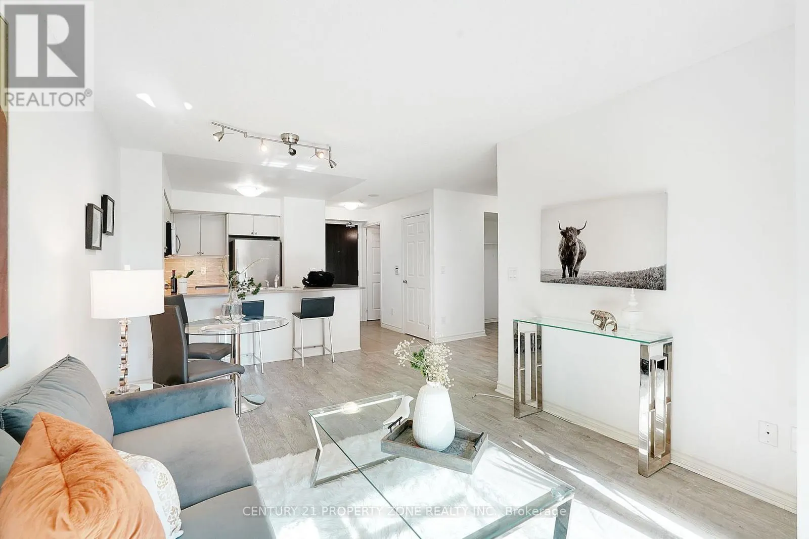 527 - 25 LOWER SIMCOE STREET