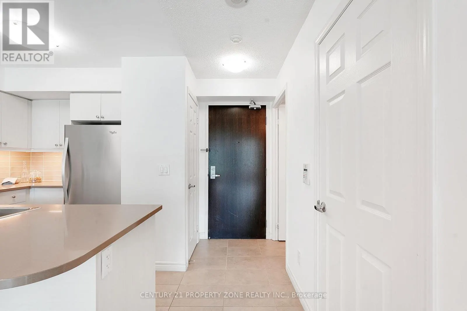 527 - 25 LOWER SIMCOE STREET