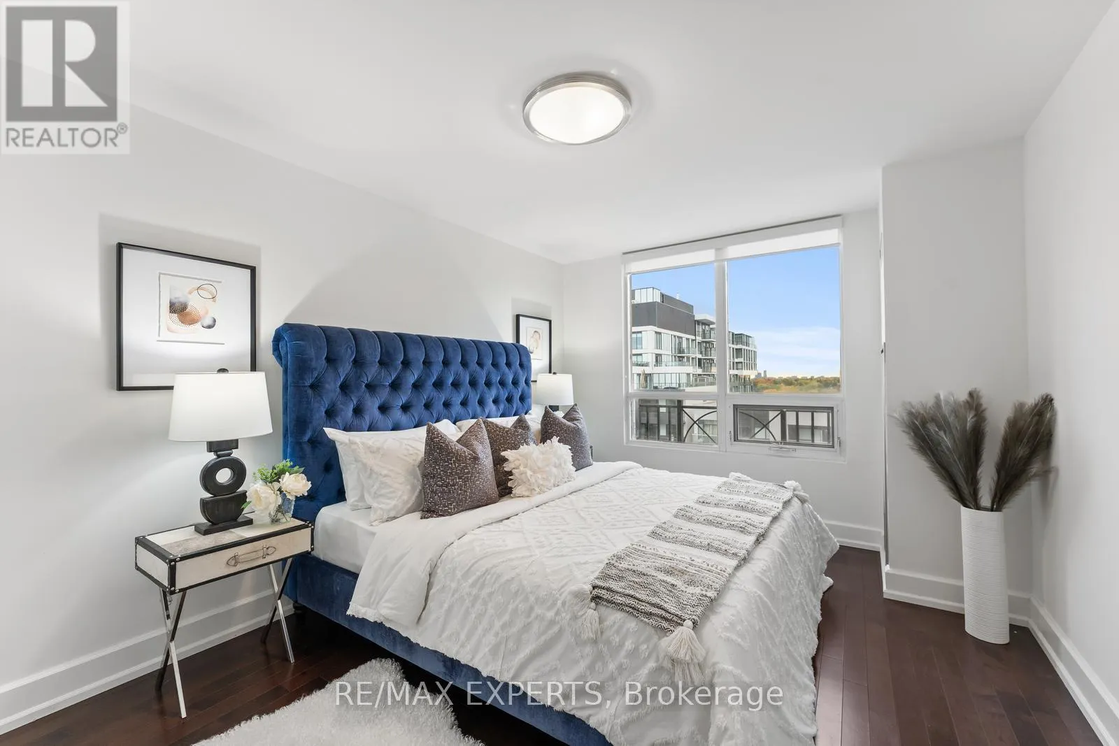 PH08 - 650 SHEPPARD AVENUE